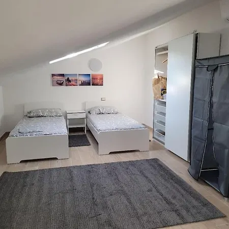 Semindipendente Con 6 Posti Letto Ferienhaus